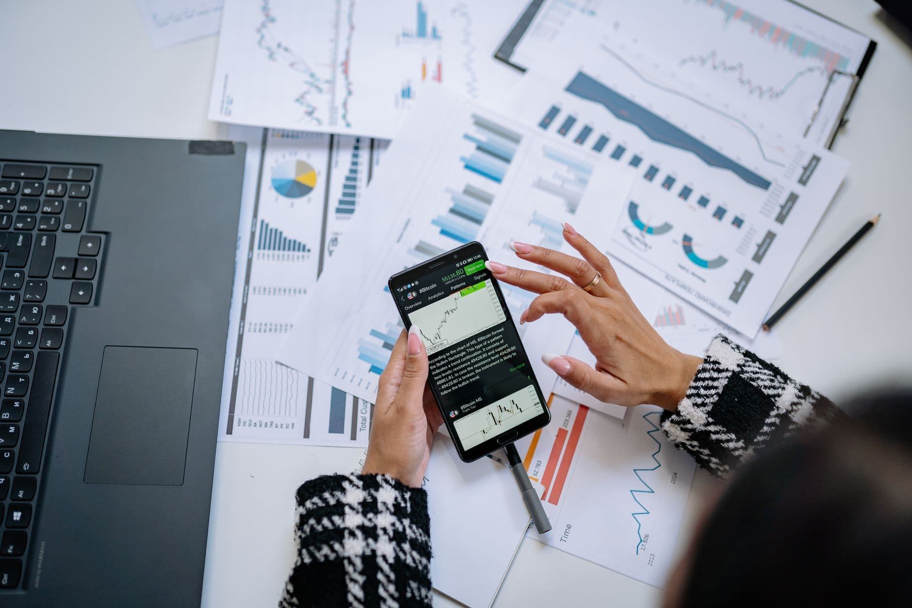 What Exactly Does a Digital Marketer Do in the Age of AI? A Practical Guide for Business Owners